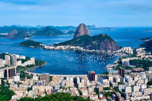 photo-1544989164-22f292ae11b7